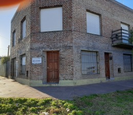 Casa con departamento y galpón!!!